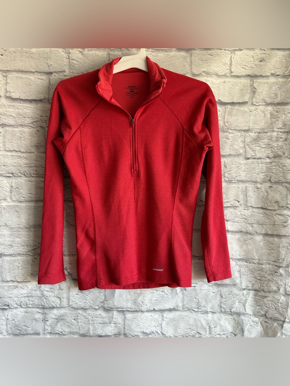 PREOWNED PATAGONIA PERFORMANCE BASELAYER CAPILENE WOMENS MEDIUM QUARTER ZIP RED